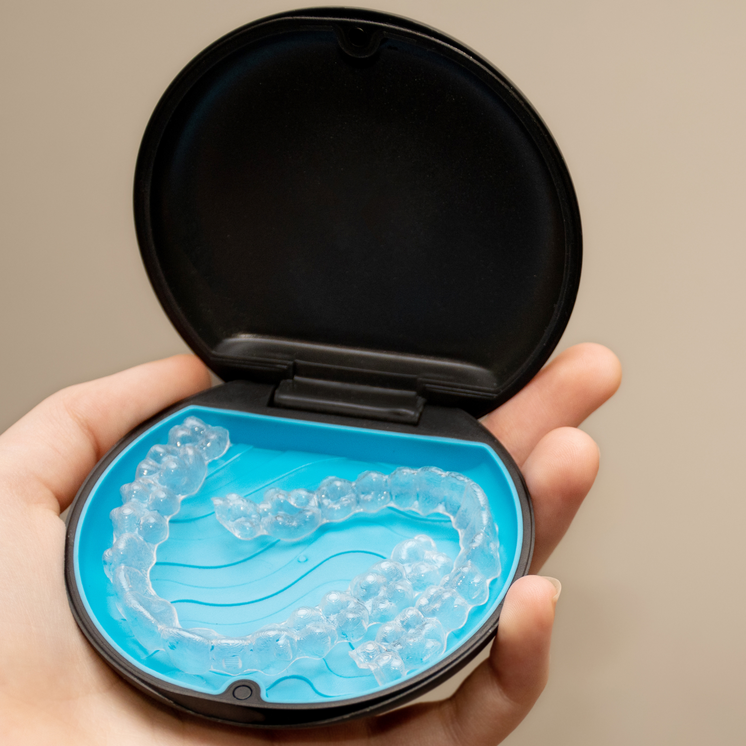 Mi vedo i denti storti: cosa posso fare?